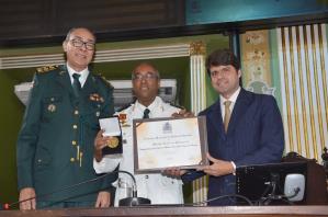 Tenente-coronel da PM Valci Serpa recebe Medalha Zumbi dos Palmares