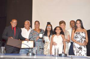 Cléia Costa homenageada com a Medalha Zumbi dos Palmares