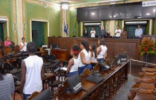 Estudantes da Dom Pedro I participam de sessão mirim