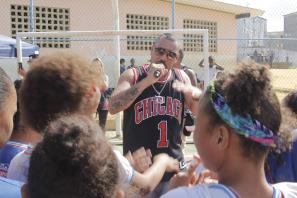 Rapper leva cultura e empoderamento para periferia