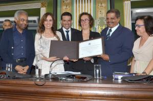 Câmara concede cidadania de Salvador a Flora Gil