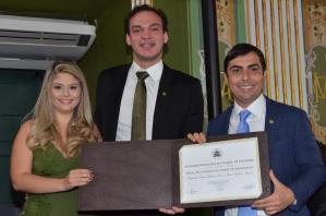 Deputado Uldurico Jr condecorado pela Câmara Municipal