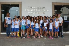 Escola Criação realiza tour cultural pela Câmara Municipal