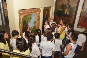 Estudantes do Colégio Pernalonga visitam o Memorial da Câmara