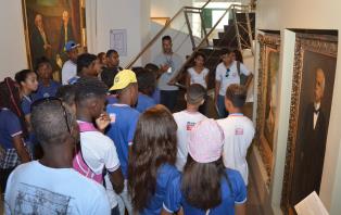 Estudantes de Simões Filho visitam Memorial da Câmara